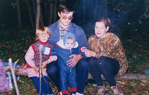 На фото Игорь, Тоня, я и Юля Ерукова в осеннем лесу у костра. Пятихатки 1994 гг.
