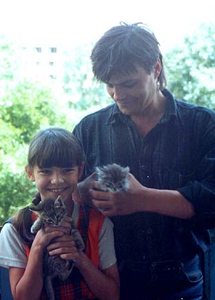 На фото между заработками в Москве в родном Комсомольске с племянницей Катей (дочь Иры),  2003гг.